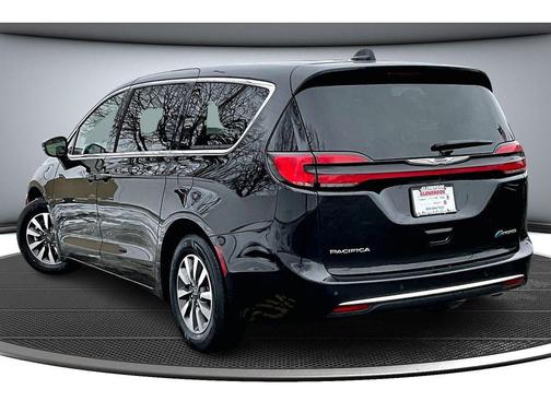 2024 Chrysler Pacifica Hybrid Select