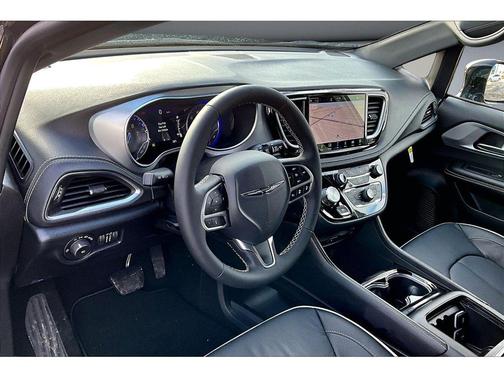 Diamond Black Crystal Pearlcoat 2026 Chrysler Pacifica Limited