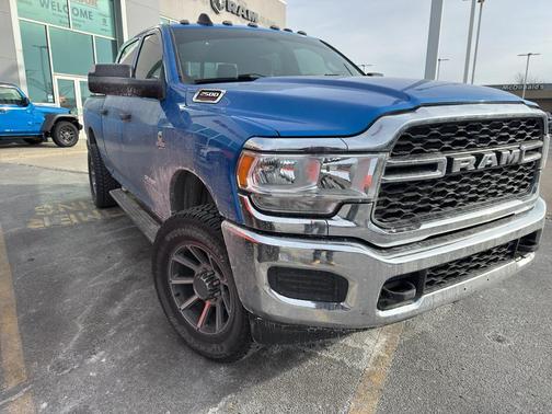 2021 RAM 2500 Tradesman Crew Cab 4x4 6'4' Box