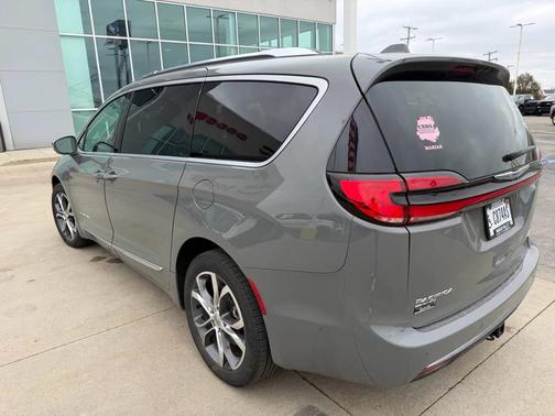 2022 Chrysler Pacifica L