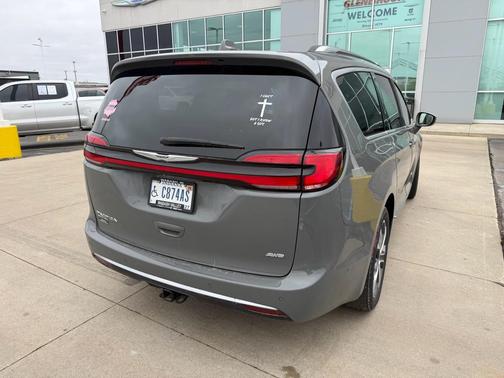 2022 Chrysler Pacifica L