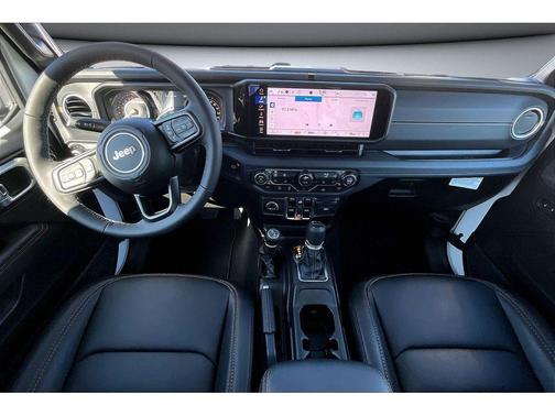 Bright White Clearcoat 2026 Jeep Gladiator Sahara 4x4