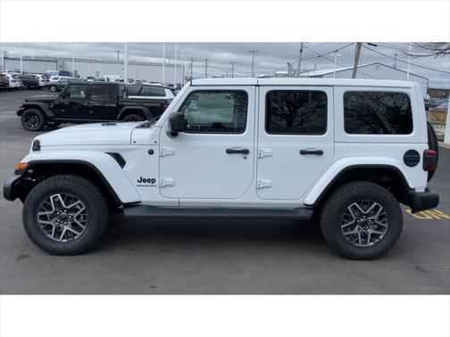 2025 Jeep Wrangler 4-Door Sahara 4x4