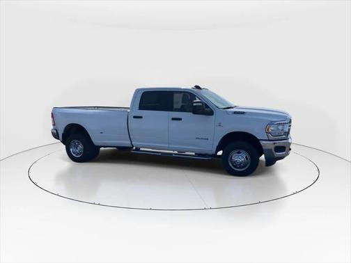 2024 RAM 3500 Big Horn Crew Cab 4x4 8' Box