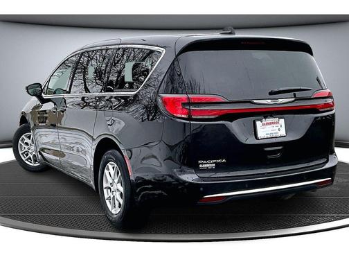 Diamond Black Crystal Pearlcoat 2026 Chrysler Pacifica L