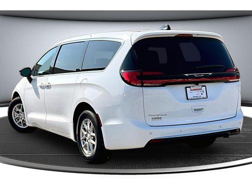 Bright White Clearcoat 2027 Chrysler Pacifica L