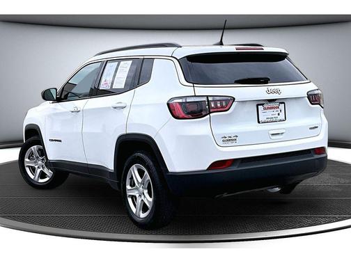 Bright White Clearcoat 2024 Jeep Compass Latitude