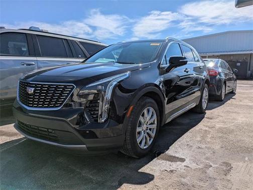 2023 Cadillac XT4 Premium Luxury