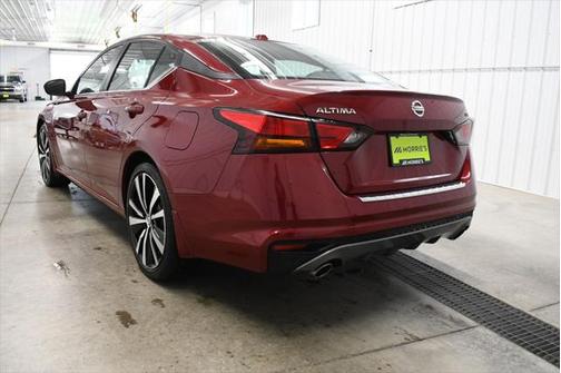2022 Nissan Altima SR FWD
