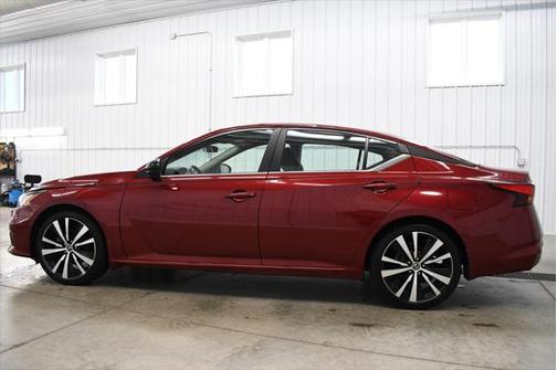 2022 Nissan Altima SR FWD