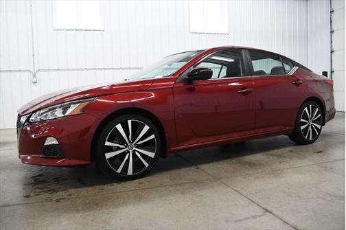 2022 Nissan Altima SR FWD
