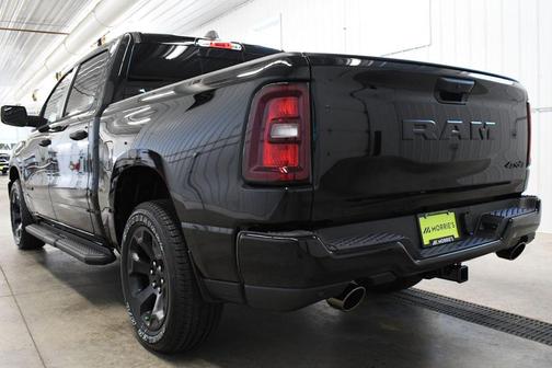 Diamond Black Crystal Pearlcoat 2026 RAM 1500 Express