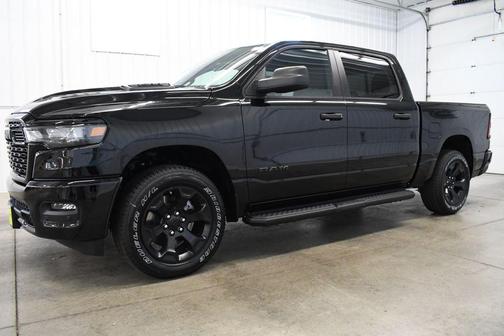 Diamond Black Crystal Pearlcoat 2026 RAM 1500 Express