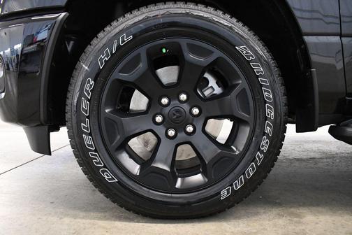 Diamond Black Crystal Pearlcoat 2026 RAM 1500 Express