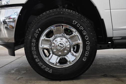 Bright White Clearcoat 2026 RAM 3500 Tradesman Crew Cab 4x4 6'4' Box