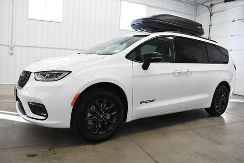 2026 Chrysler Pacifica L