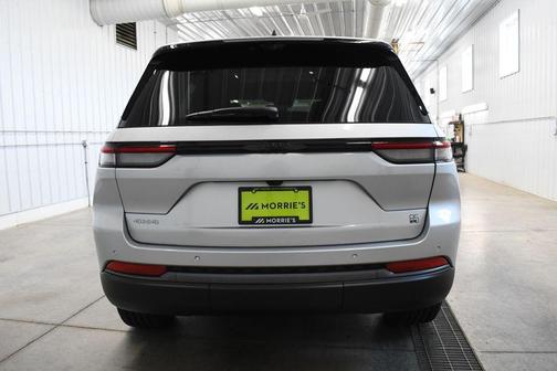 Silver Zynith 2026 Jeep Grand Cherokee 85th Anniversay Edition 4x4