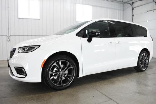 2026 Chrysler Pacifica L