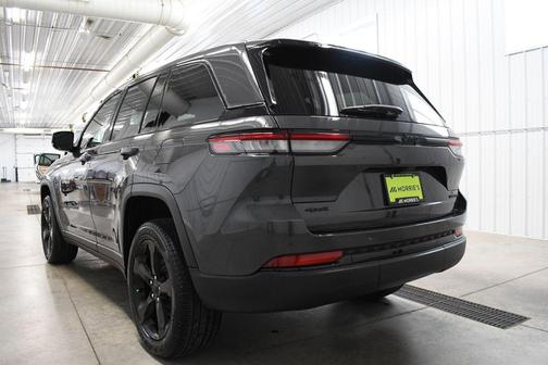 Baltic Gray Metallic Clearcoat 2025 Jeep Grand Cherokee Limited