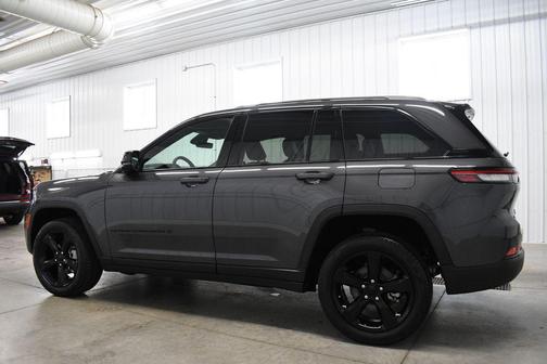 Baltic Gray Metallic Clearcoat 2025 Jeep Grand Cherokee Limited