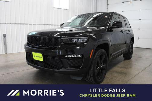 Diamond Black Crystal Pearlcoat 2024 Jeep Grand Cherokee Limited