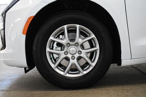 Bright White Clearcoat 2027 Chrysler Pacifica L