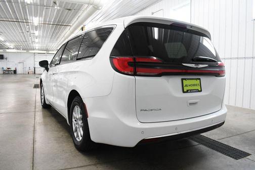 Bright White Clearcoat 2023 Chrysler Pacifica Touring L