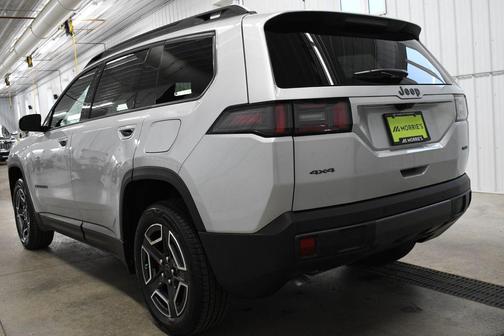 Silver Zynith Clearcoat 2026 Jeep Cherokee Laredo 4x4