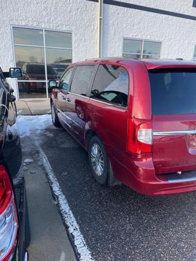 2014 Chrysler Town & Country Touring-L