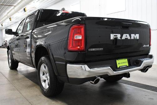 Diamond Black Crystal Pearlcoat 2026 RAM 1500 Big Horn/Lone Star