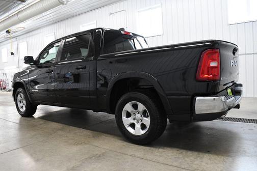 Diamond Black Crystal Pearlcoat 2026 RAM 1500 Big Horn/Lone Star