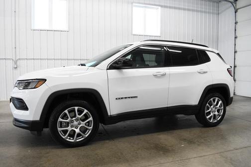 2024 Jeep Compass Latitude Lux