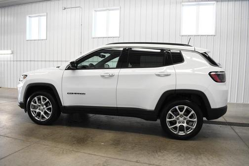 2024 Jeep Compass Latitude Lux
