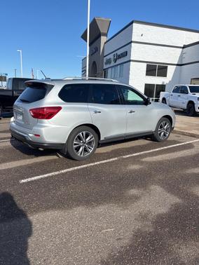 2017 Nissan Pathfinder Platinum