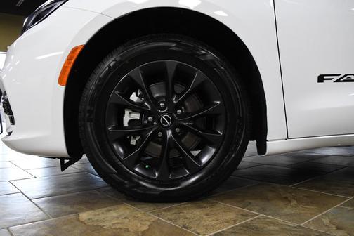 2025 Chrysler Pacifica L