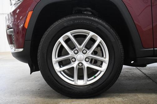 Velvet Red Pearlcoat 2024 Jeep Grand Cherokee L Laredo