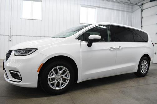 Bright White Clearcoat 2023 Chrysler Pacifica Touring L