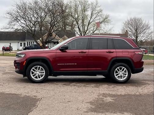Velvet Red Pearlcoat 2023 Jeep Grand Cherokee Laredo