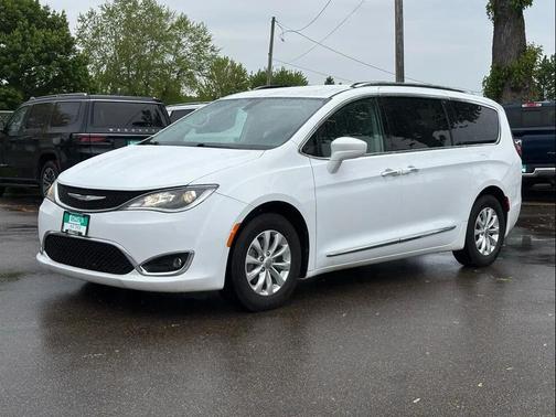 Bright White Clearcoat 2019 Chrysler Pacifica Touring L