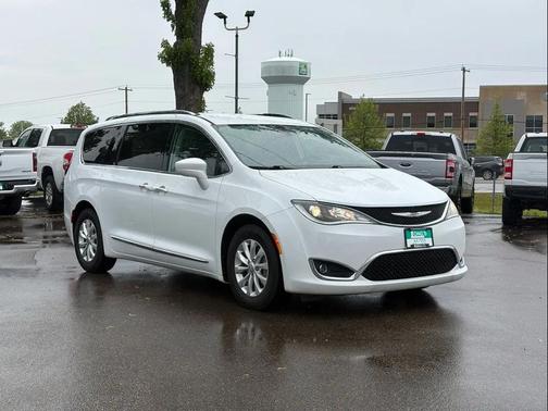 Bright White Clearcoat 2019 Chrysler Pacifica Touring L