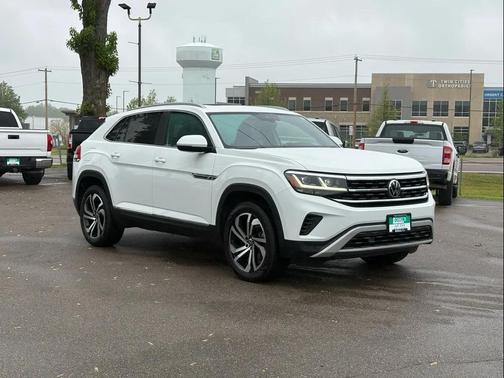 White 2022 Volkswagen Atlas Cross Sport 2.0T SEL