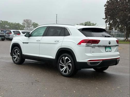 White 2022 Volkswagen Atlas Cross Sport 2.0T SEL