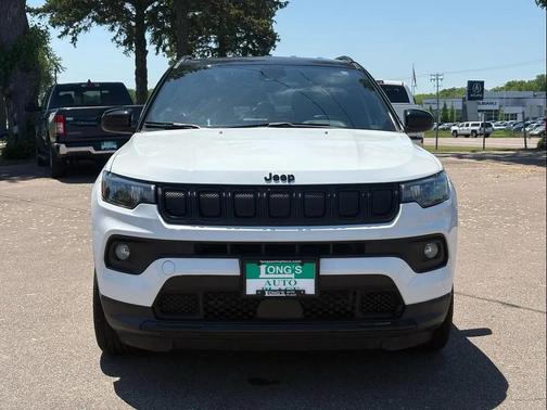 Bright White Clearcoat 2022 Jeep Compass Latitude