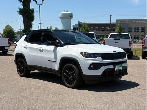 Bright White Clearcoat 2022 Jeep Compass Latitude