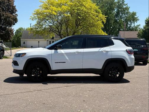 Bright White Clearcoat 2022 Jeep Compass Latitude