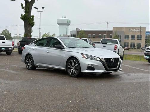 Brilliant Silver Metallic 2021 Nissan Altima SR FWD