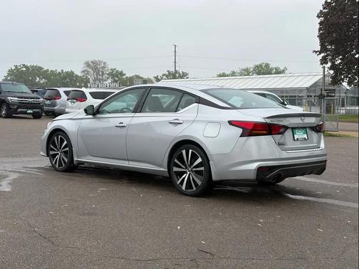 Brilliant Silver Metallic 2021 Nissan Altima SR FWD