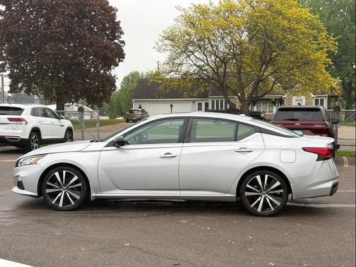 Brilliant Silver Metallic 2021 Nissan Altima SR FWD