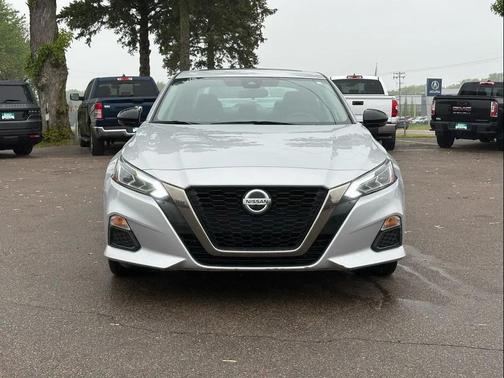 Brilliant Silver Metallic 2021 Nissan Altima SR FWD