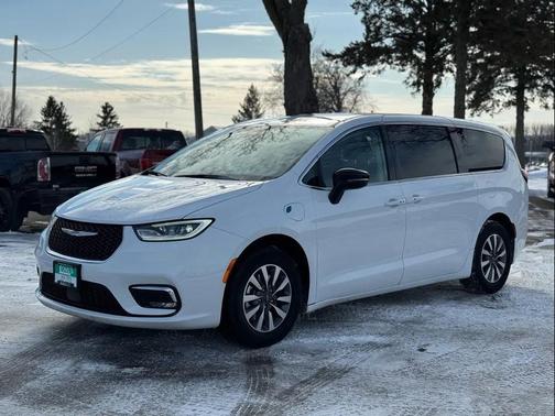 2024 Chrysler Pacifica Hybrid Select